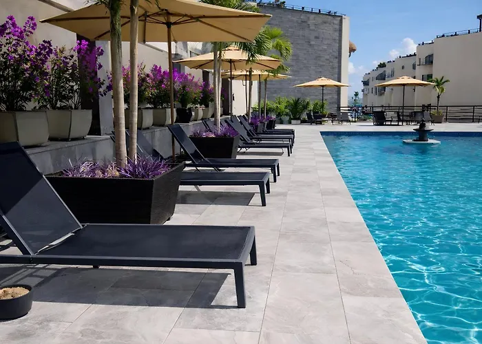 Prime Rooftop Pool At Aldea Thai *